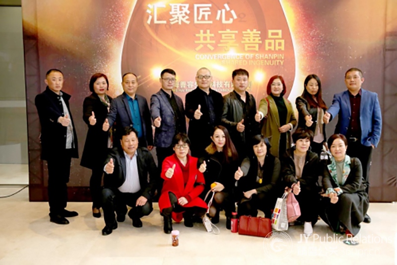 由善因集团董事局主席毛凌云先生与红花会创立者弹壳(刘嘉裕)共同作词